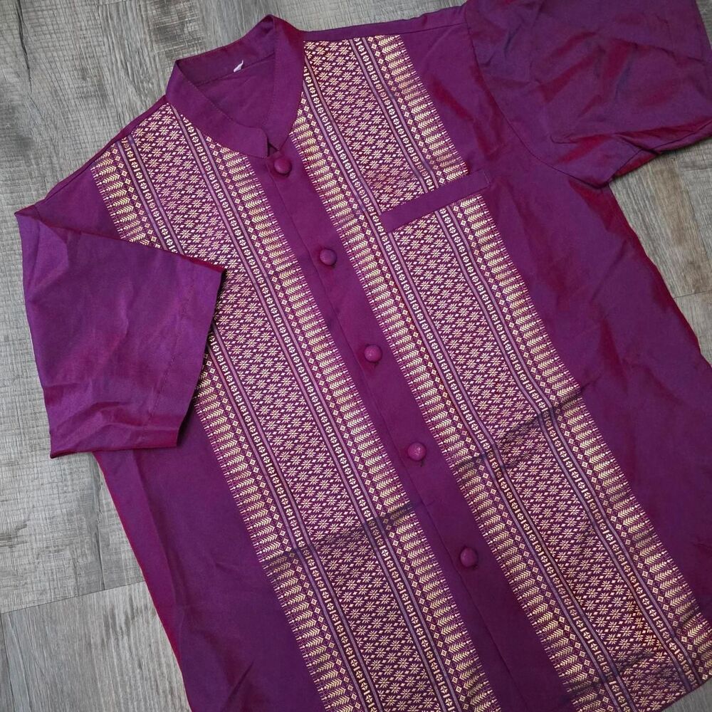 RaanPahMuang, Gold and Purple Shirt